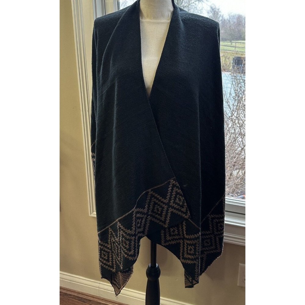 GRAY Saks Fifth Avenue‎ Ladies OS O/S Wrap, Acrylic Shawl, Geometric Design